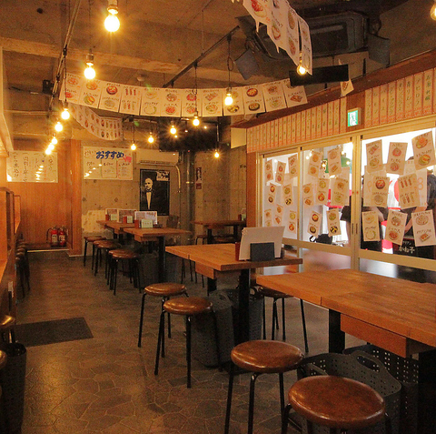 池袋店の店舗掲載ページにあるテーブル席の店内写真